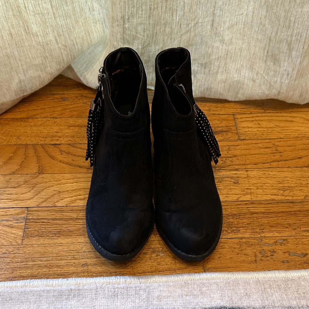 Wonder Nation Black Ankle Booties with Tassel